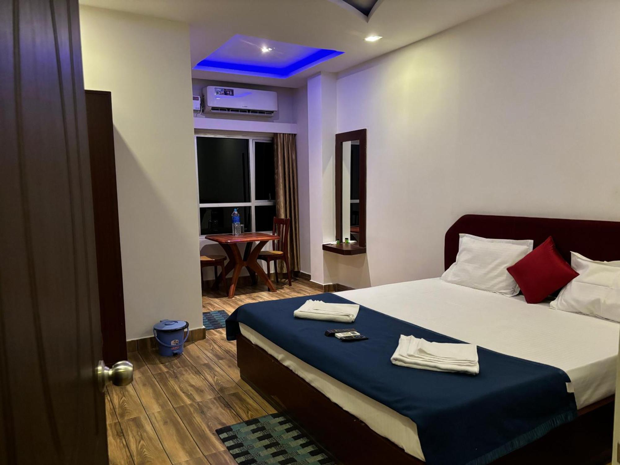The Tamarind Tree Hotel & Restaurant Shadipur Екстериор снимка