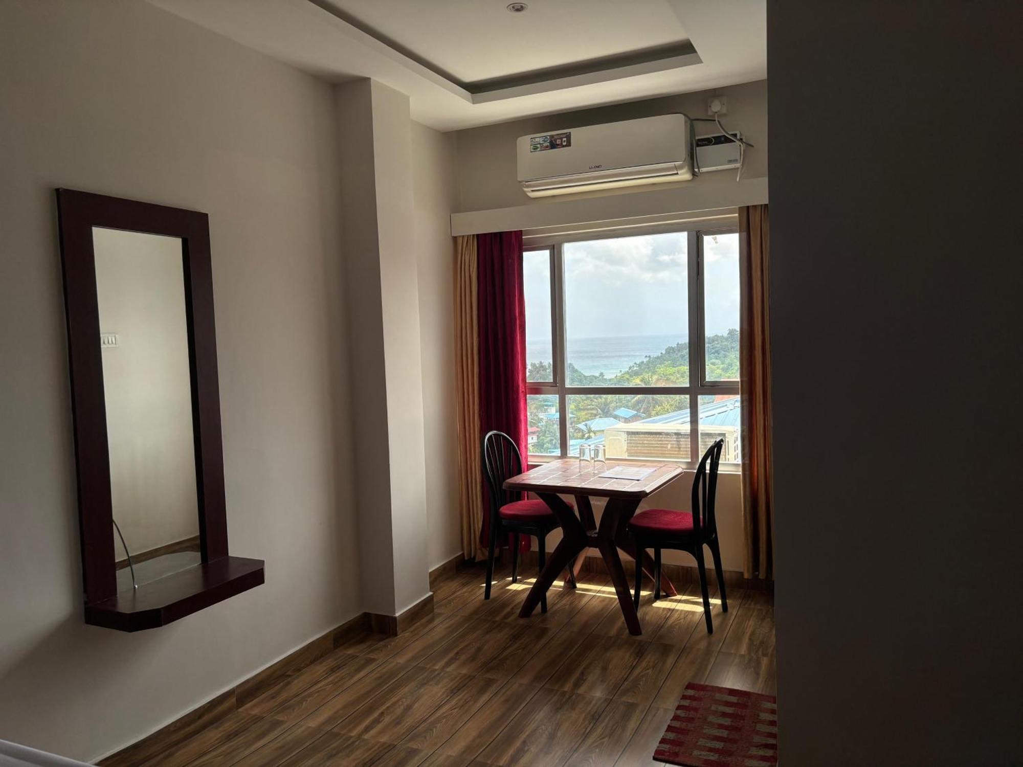 The Tamarind Tree Hotel & Restaurant Shadipur Екстериор снимка