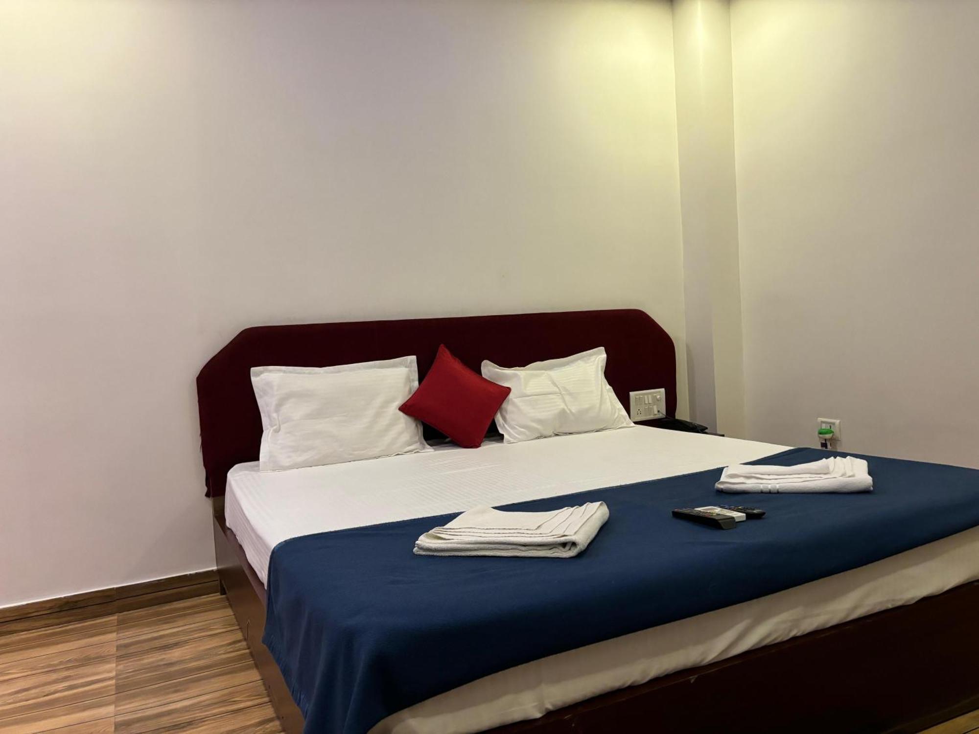 The Tamarind Tree Hotel & Restaurant Shadipur Екстериор снимка