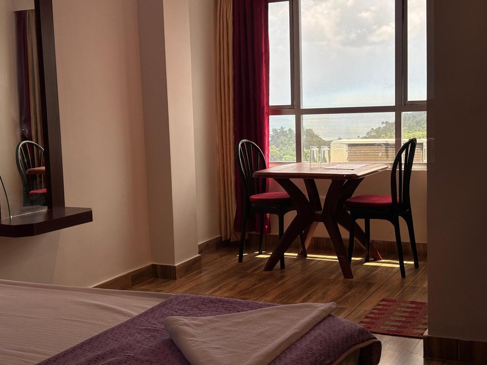 The Tamarind Tree Hotel & Restaurant Shadipur Екстериор снимка