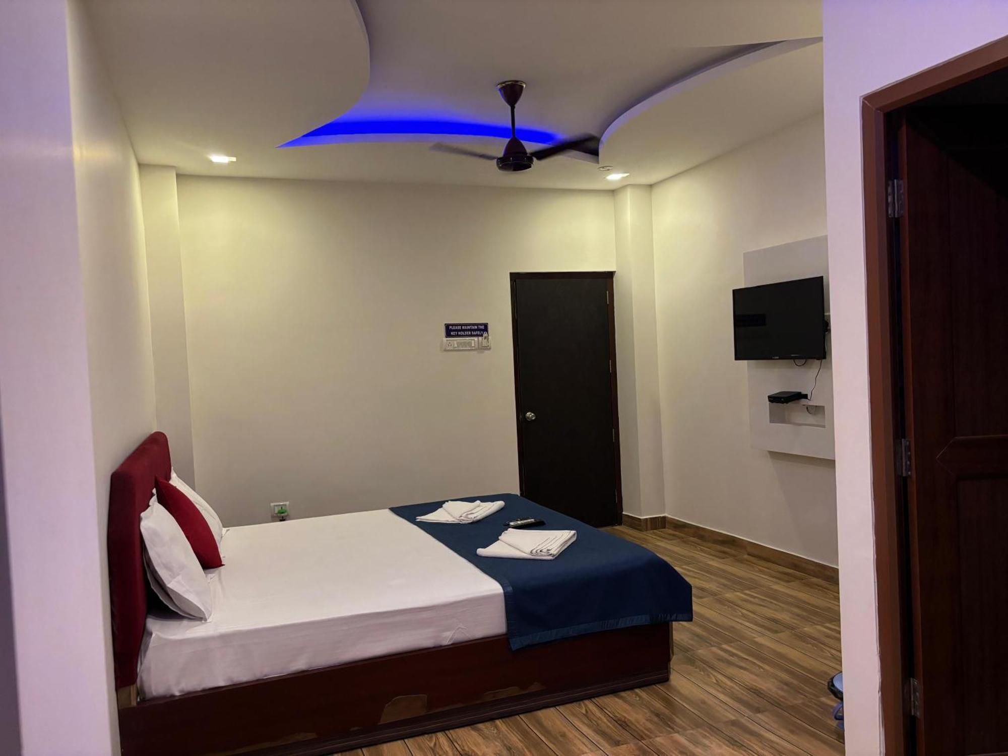 The Tamarind Tree Hotel & Restaurant Shadipur Екстериор снимка