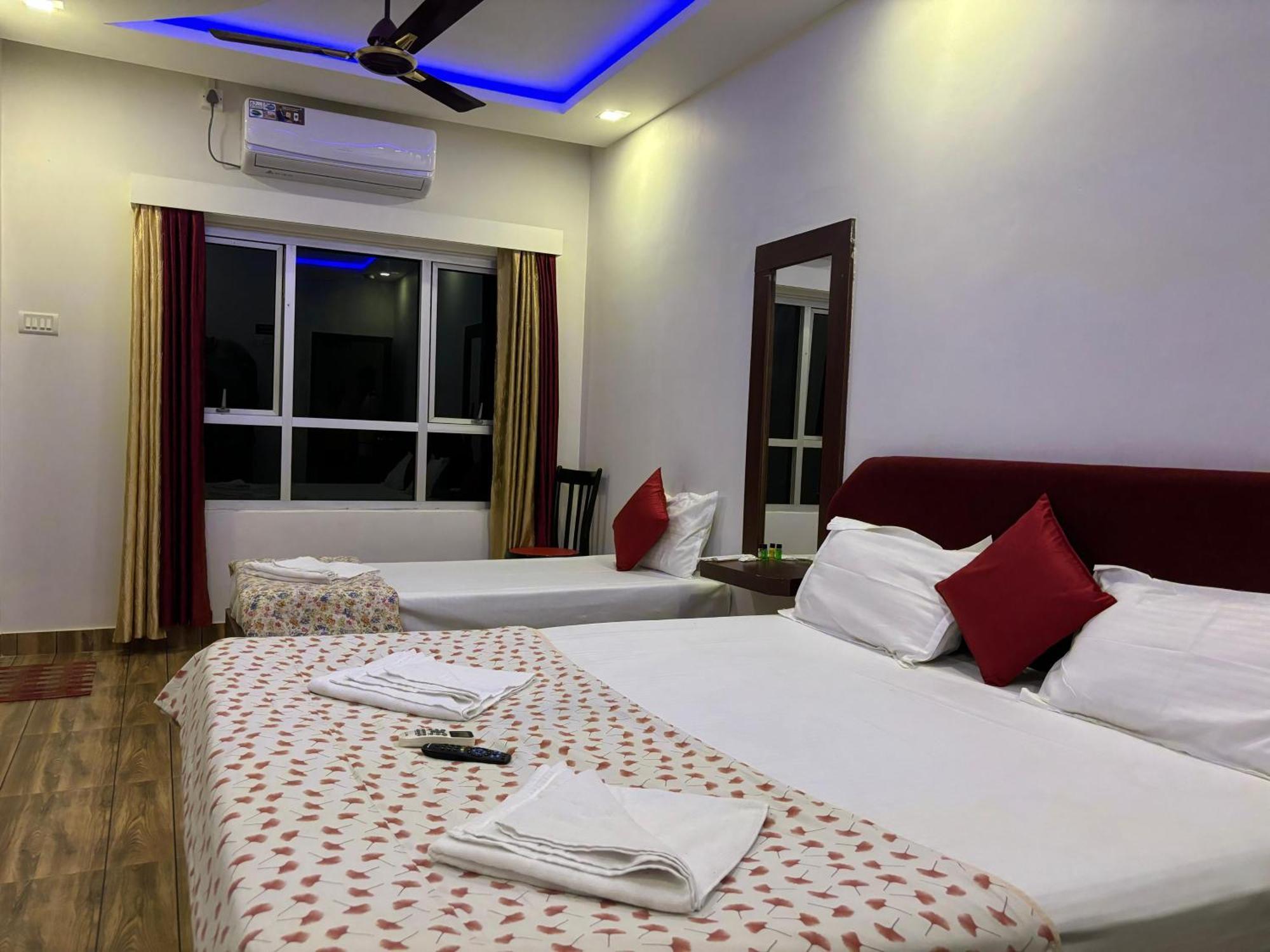 The Tamarind Tree Hotel & Restaurant Shadipur Екстериор снимка
